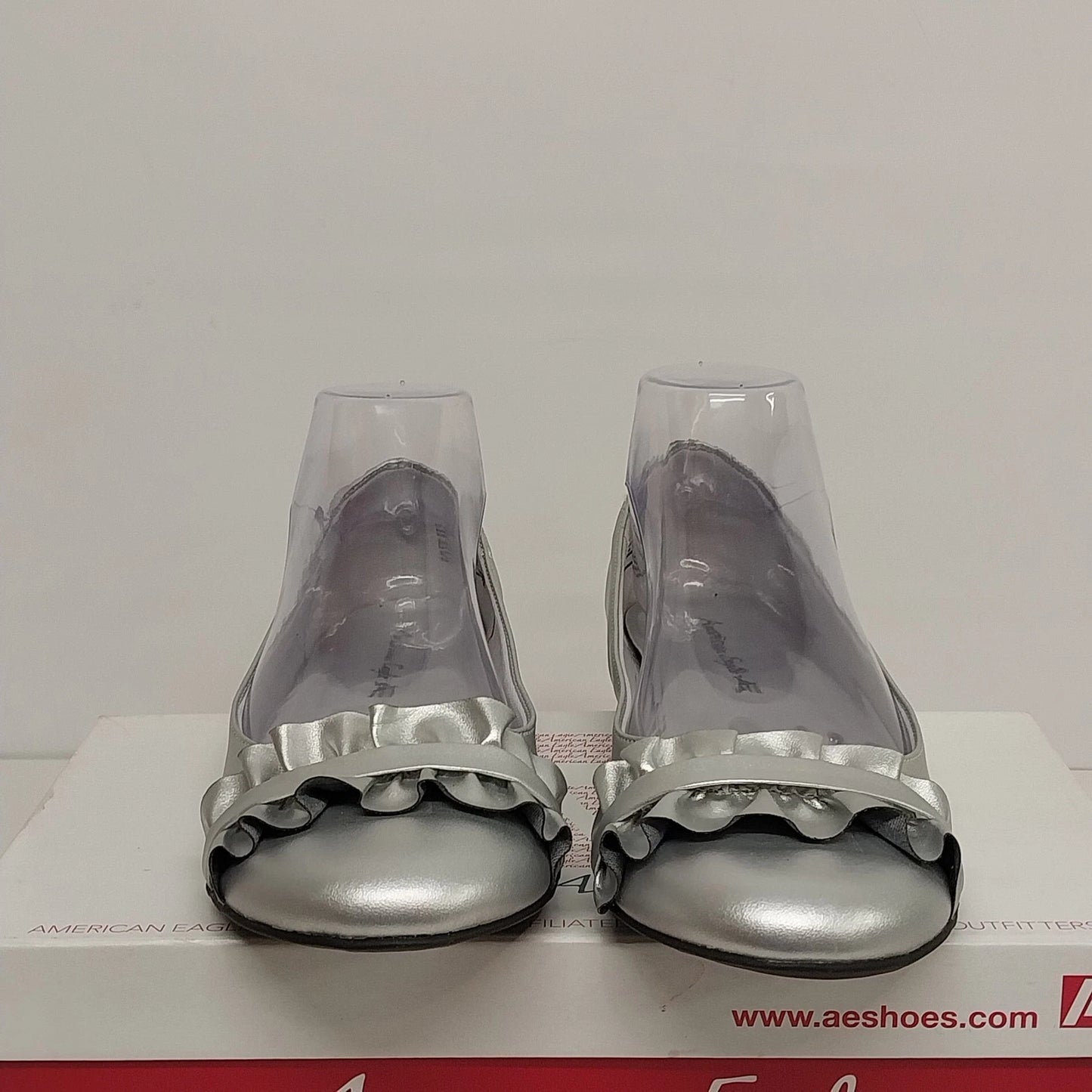 American Eagle Cora Ballet Flats Ruffled Sandals Women's 9 Silver