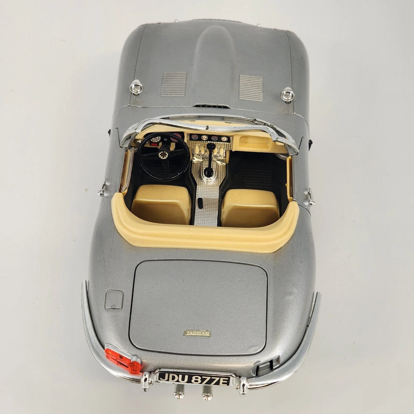 Bburago 1961 Jaguar E-Type Cabriolet Convertible Coupe 1:18 Diecast Model Car