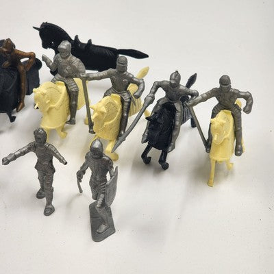 31-pc Medieval Soldier Infantry Knight Warrior Horses Figure Plastic Playset Toy