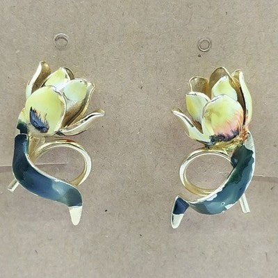Gold Tone Tulip Flower Small Clip On Earrings .75" x .5" Vintage Jewelry Fashion
