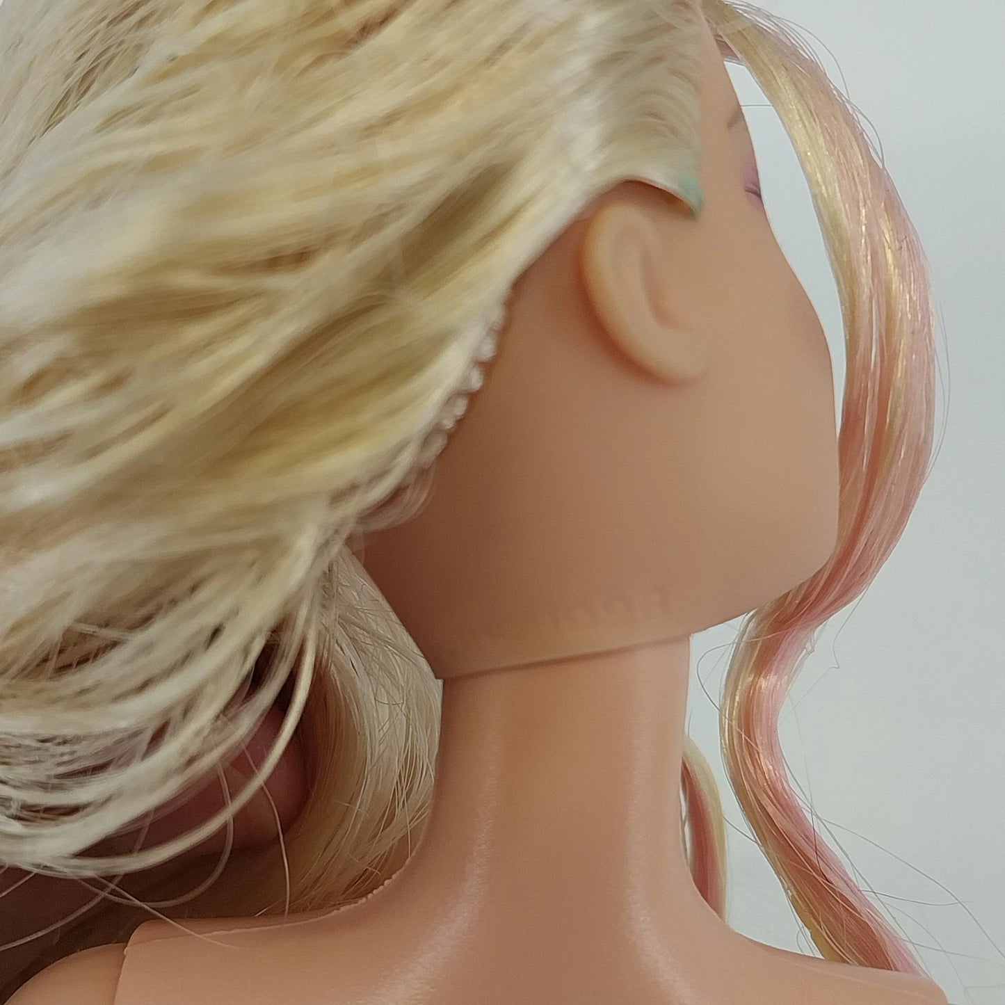 Barbie Doll Mattel 1998 Head 1999 Body Blonde Pink Streaks Bendable Knees Vtg