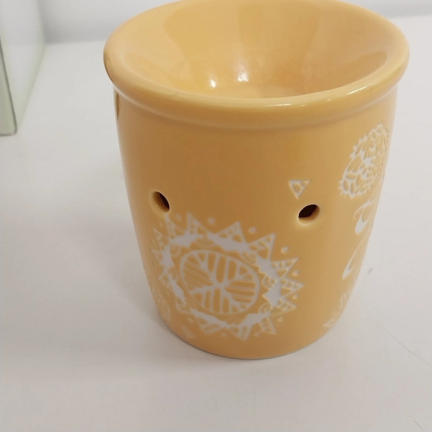 Scentsy You Are My Sunshine Mini Warmer 29133 Yellow Ceramic Wall Plug In Boxed