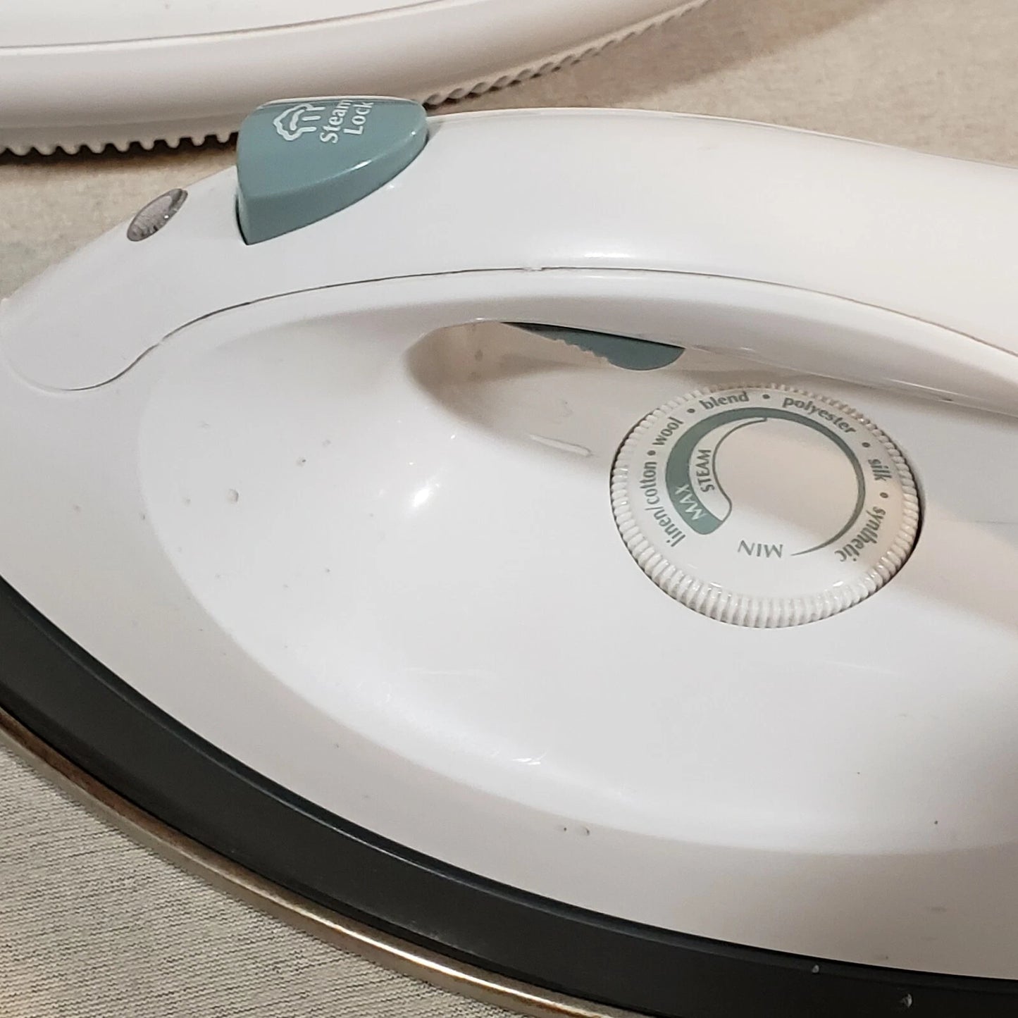 Black & Decker SG200 Steam Generator Iron Long Hose 900ml Tank Tested Works