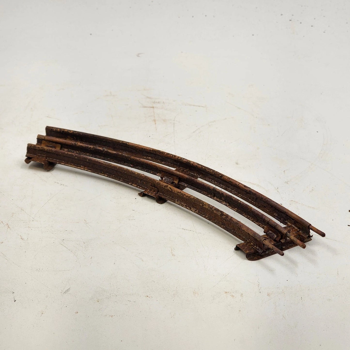 11 Model Train Curve Track Sections O Gauge 31" Diameter Brown Ties Rusty