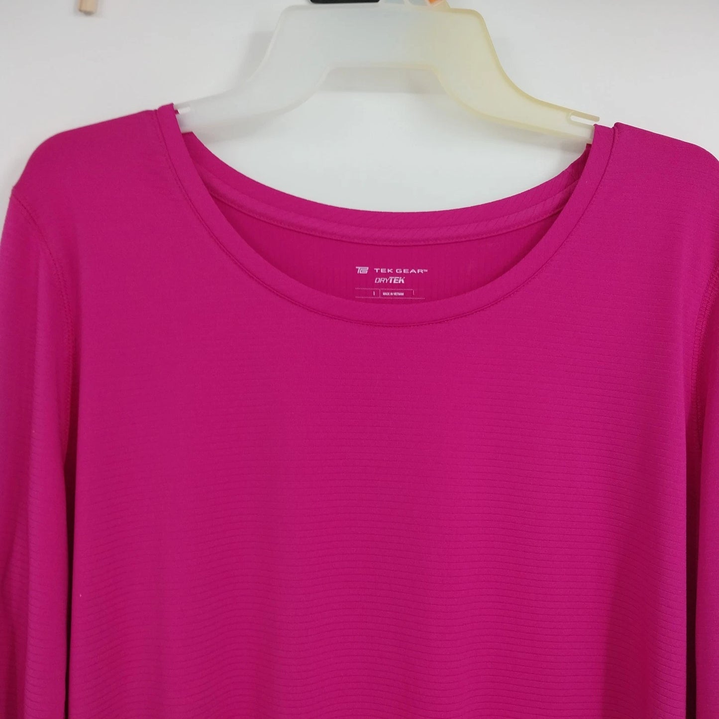 Tek Gear DryTek Women’s Long Sleeve Moisture Wicking Athletic Top Pink Large