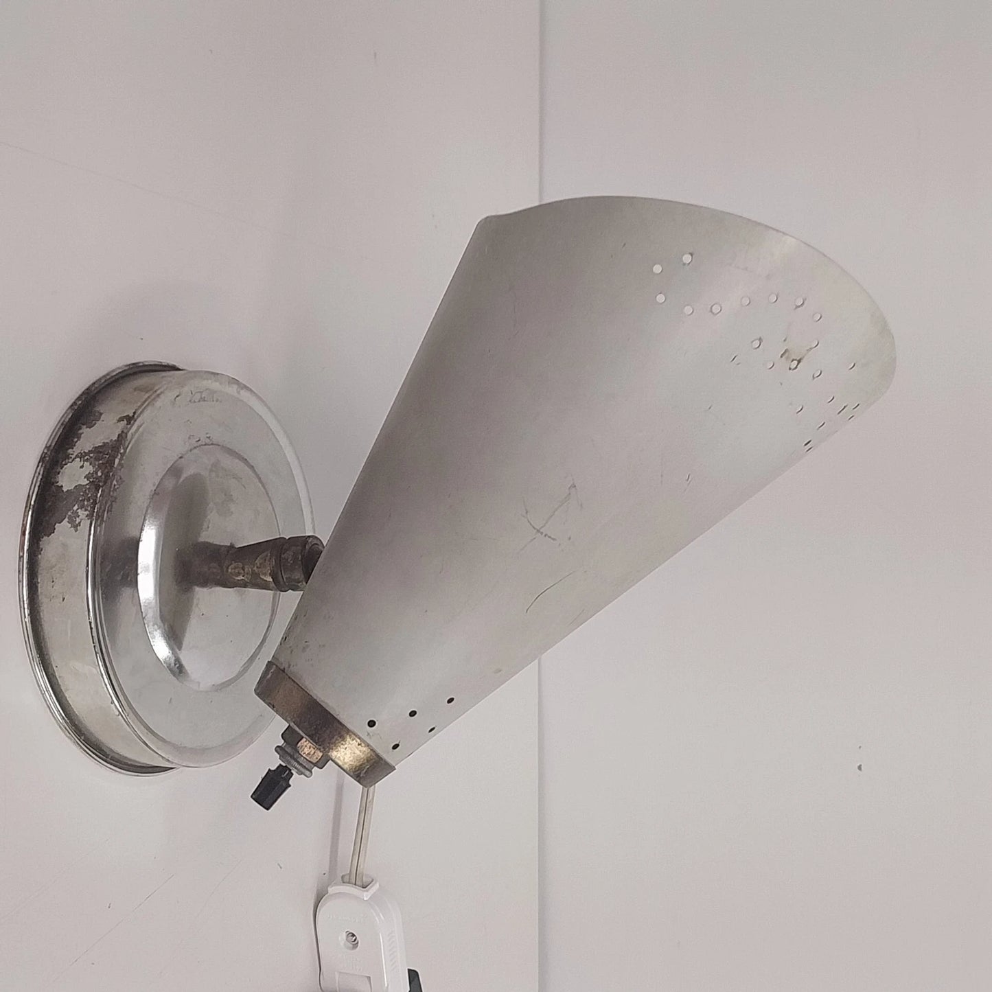 Atomic Cone Wall Lamp Adjustable Neck Chrome MCM Electric Plug-In Works Vintage