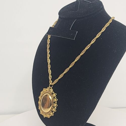 Gold Tone Oval Filigree Pendant Fashion Necklace Rope Chain Spring Ring Clasp