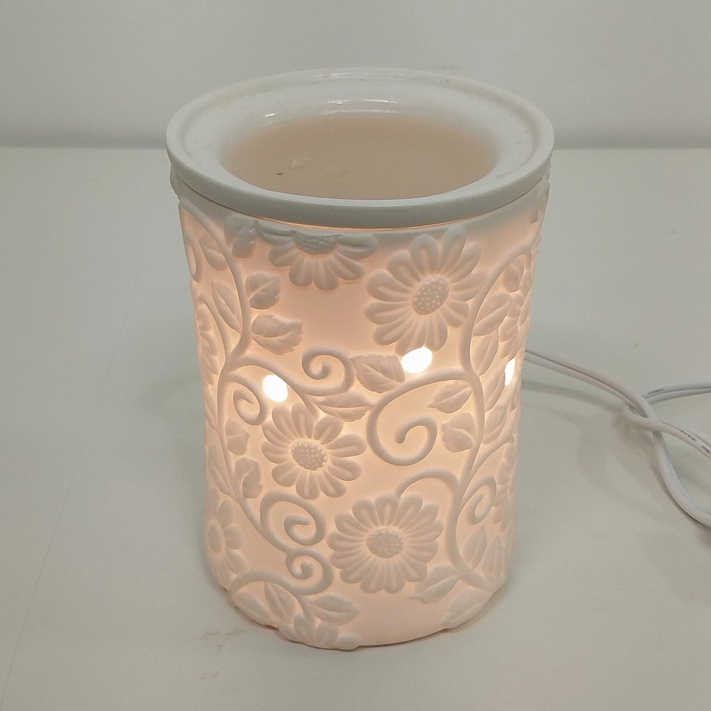 Scentsy Flower Vine Deluxe Electric Wax Warmer White Floral 1100-26978 Box China