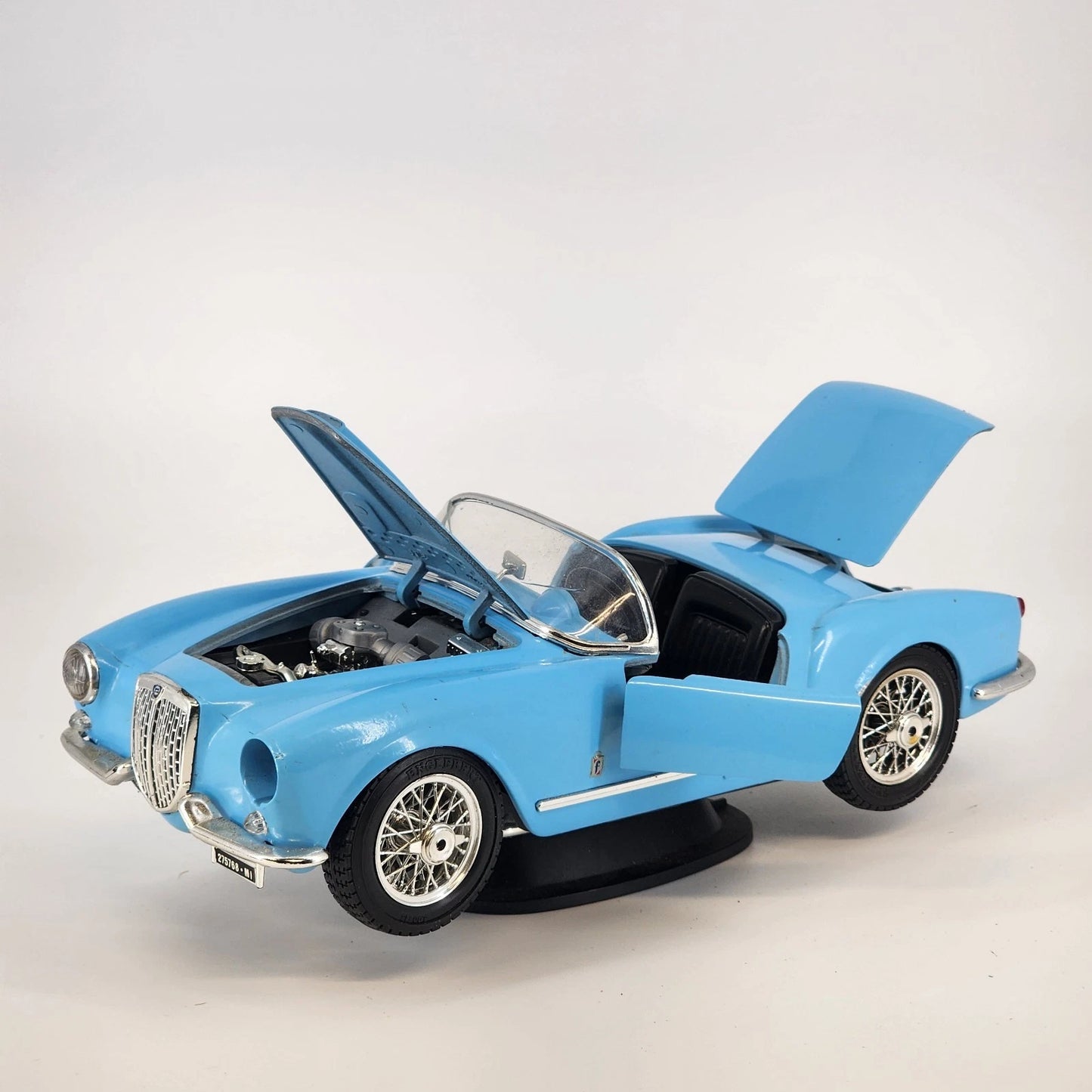 Bburago Lancia Aurelia B24 Spider 1955 Blue 1:18 Diecast Italy Opening Hood Door