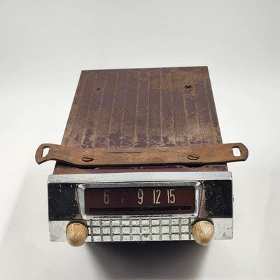 Truetone Car Radio Tube Type 1950 Era Serial A901207 Chrome Face Bakelite Knobs