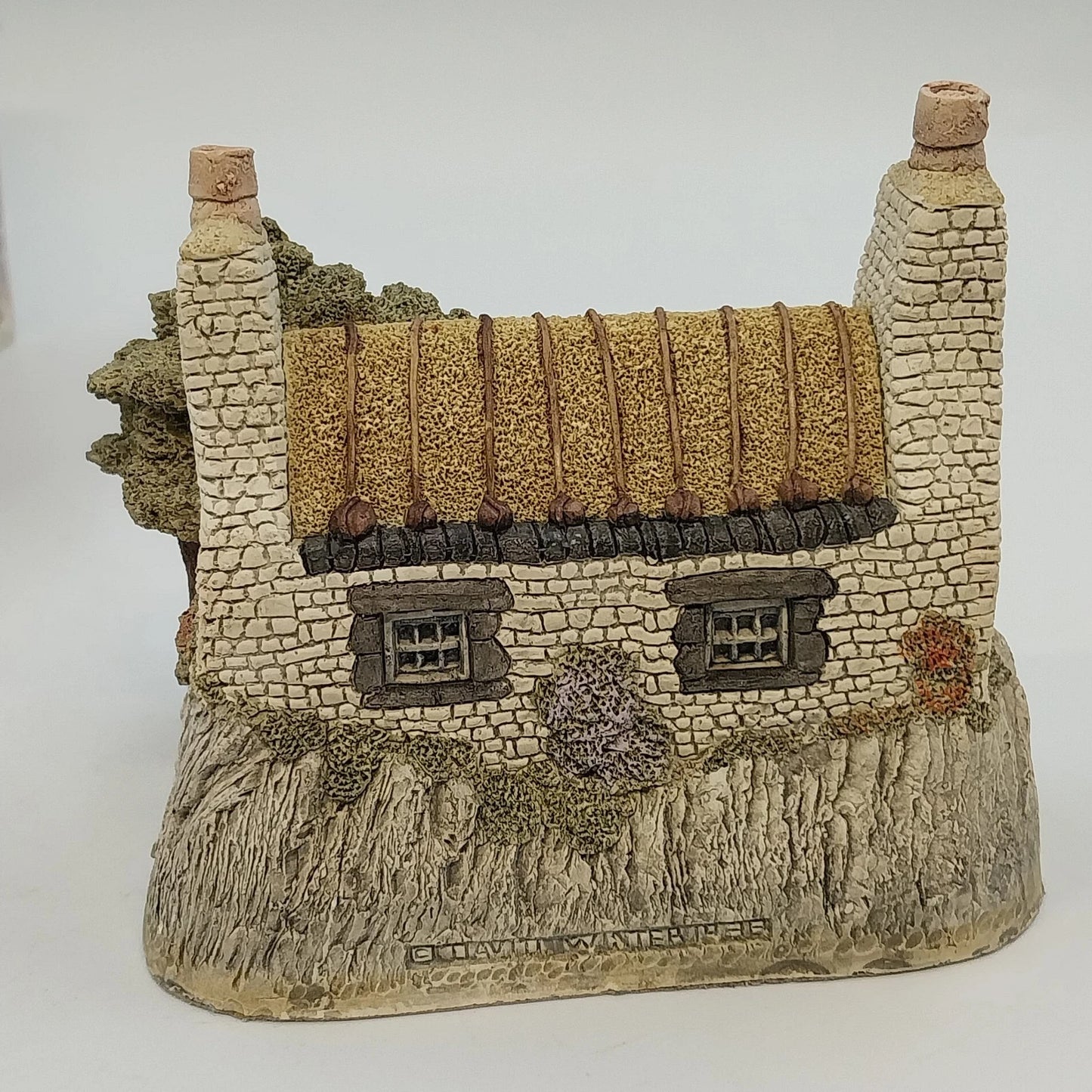 David Winter Cottage House on the Loch Scottish Cottage 1988 COA Hand Painted