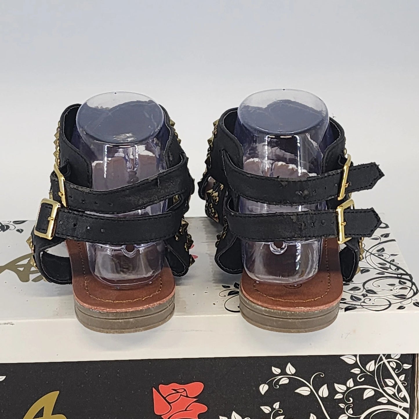 Anna CUTSY-4 Studded Sandals Womens Size 8 Black Gold NWT