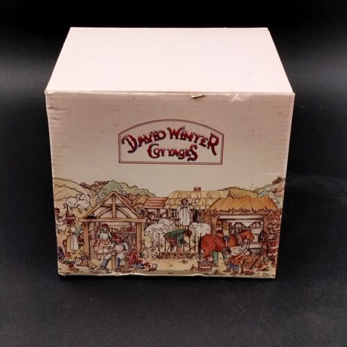 Single Oast Cottage Figurine by David Winter in Original Box with COA 1981 Vtg