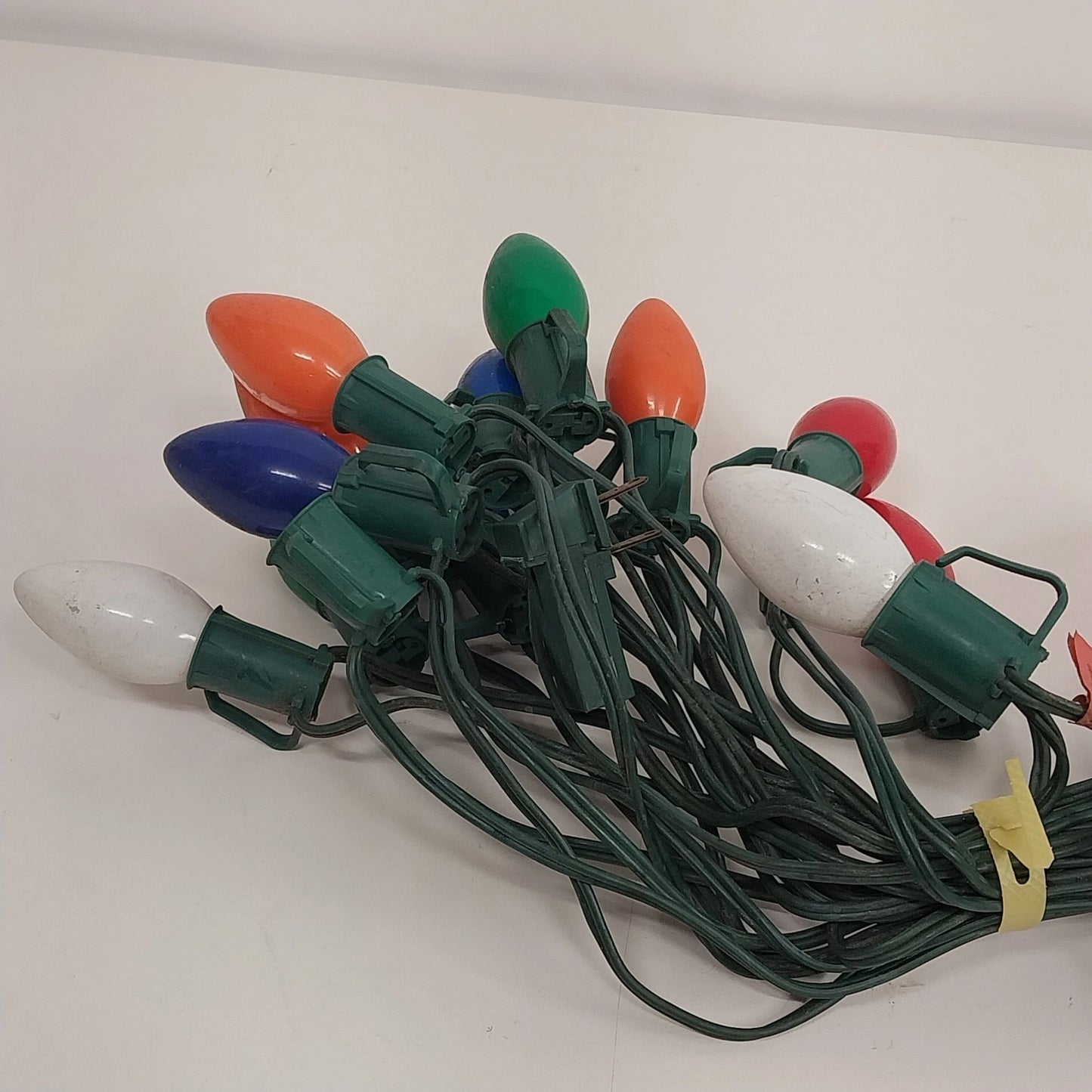 25-Light C9 Christmas Light Set Green Wire Branch Clips 25 Ft 20 Used Bulbs