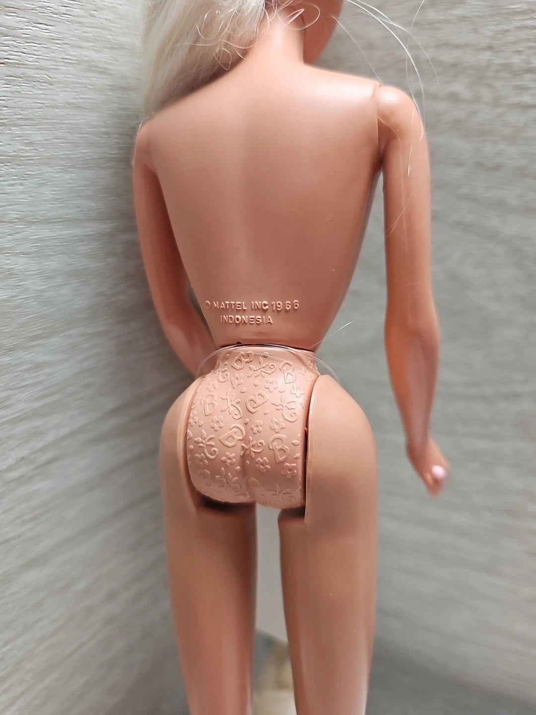 Barbie Rapunzel Doll 1997 Long Blonde Hair Crown Mattel