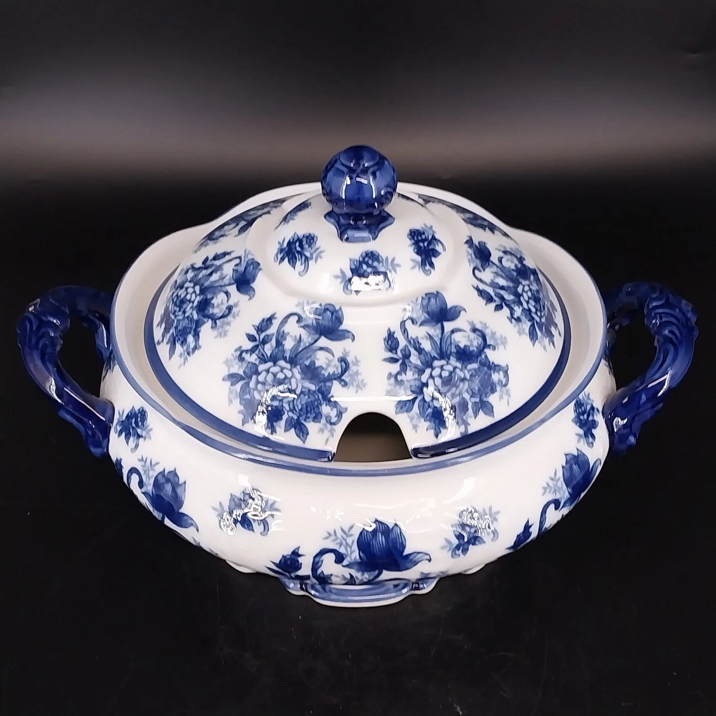 Cracker Barrel Blue White Floral Soup Tureen Serving Bowl with Lid Porcelain Vtg
