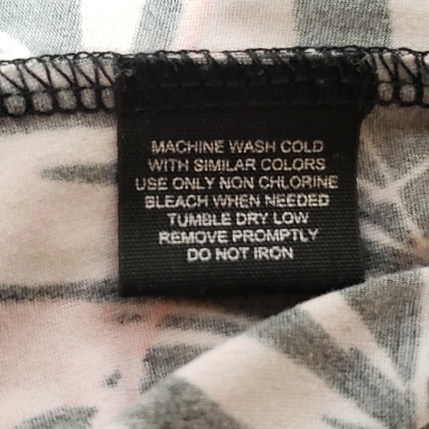 Eye Candy Women's Floral Top Size 2XL Black Pink Orange Cap Sleeves & Scoop Neck