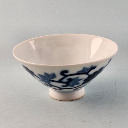 Lida's Arita-Ware White Porcelain Small Bowl Japan Blue Berry and Vine Pattern