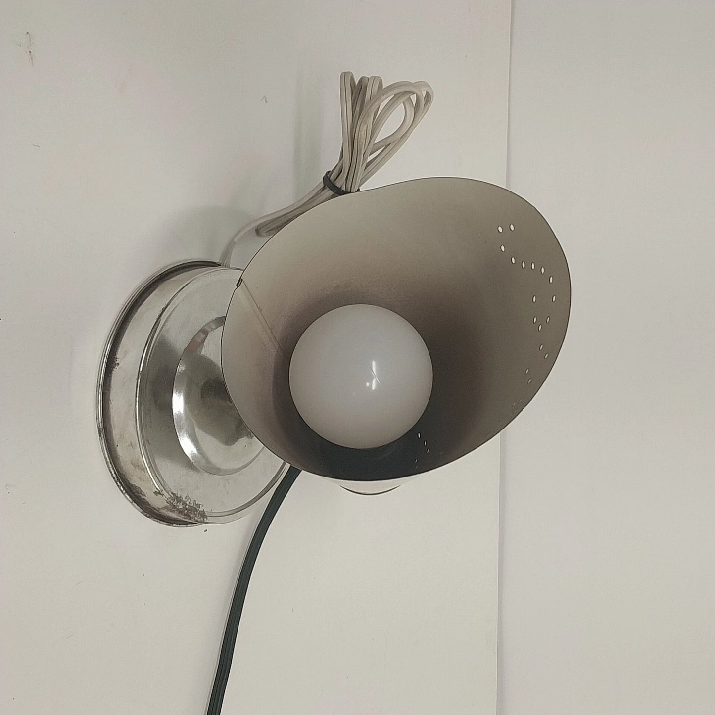 Atomic Cone Wall Lamp Adjustable Neck Chrome MCM Electric Plug-In Works Vintage