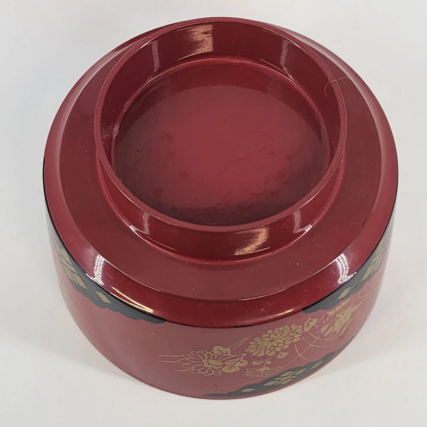 Japanese Lacquerware Red Rice Bowl with Lid Chrysanthemum Floral Gold Trim 4"x4"