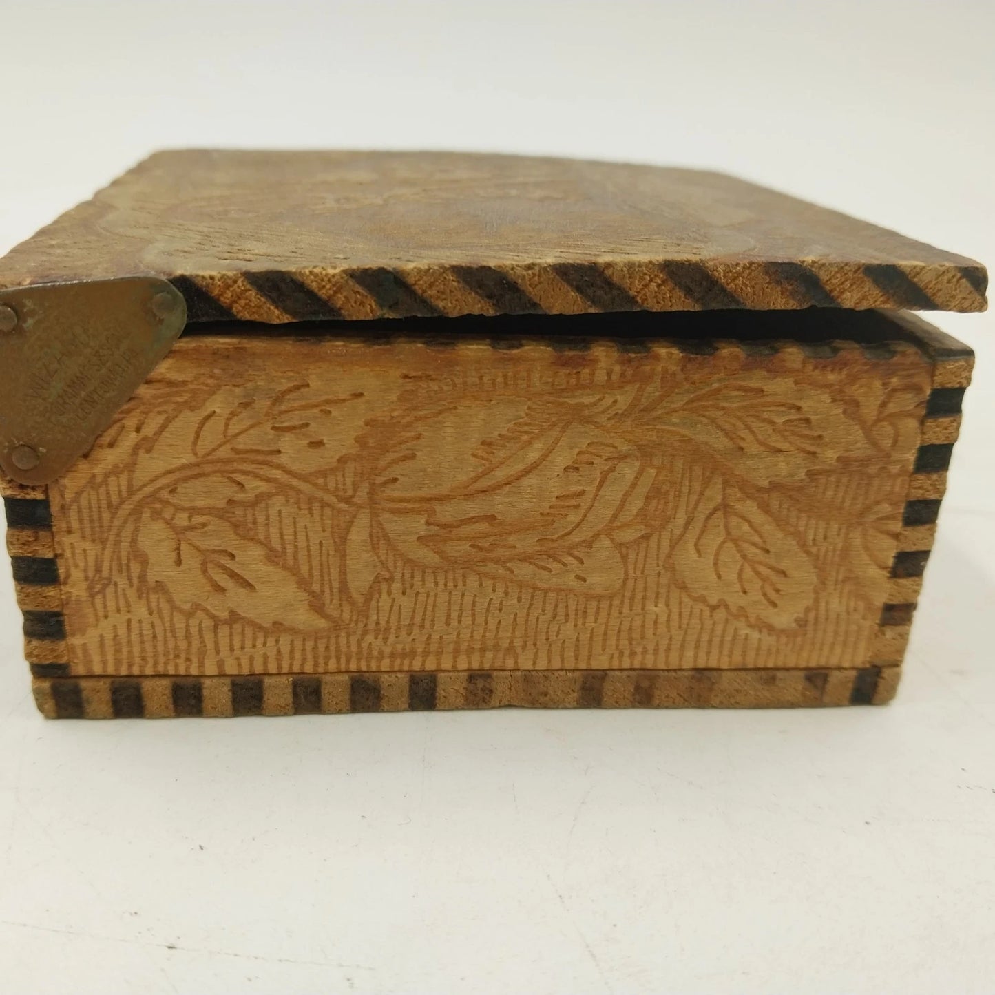 Pressed Wood Cigarette Candy Box 4" Hinged WIZARD Pyrography LF Grammes & Son PA