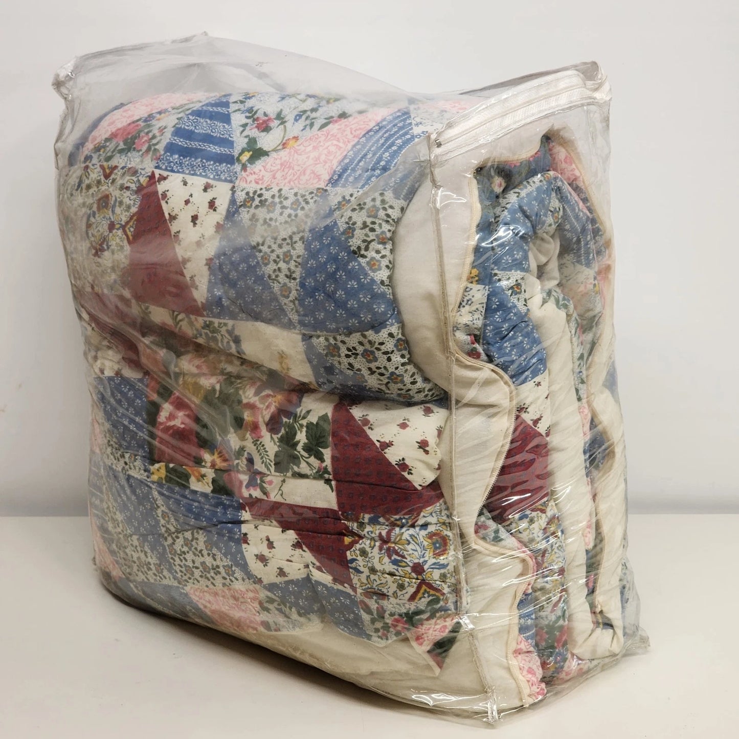 Snuggle Wrap Blanket 60"x86" Fleece Zippered 100% Polyester NOS in Original Bag