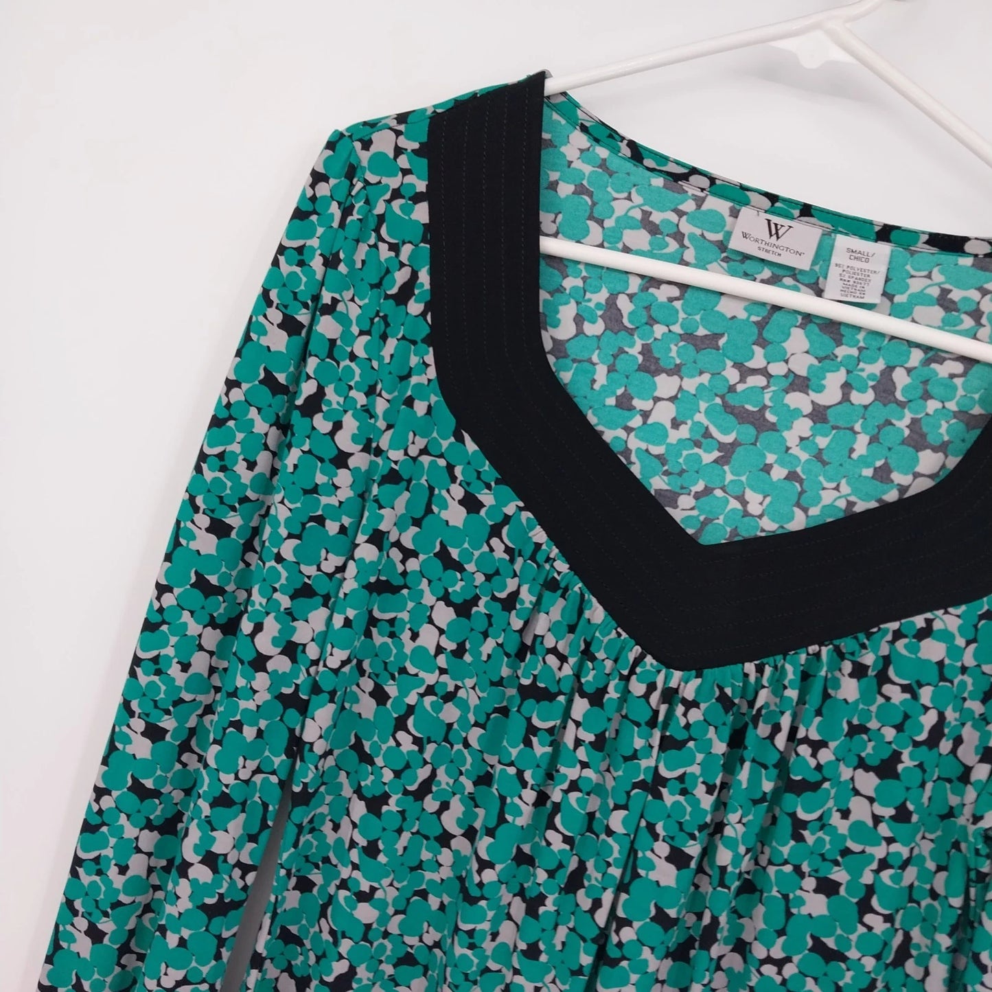 Worthington Stretch Green Abstract Print Blouse Women's Small V-Neck Long Sleeve