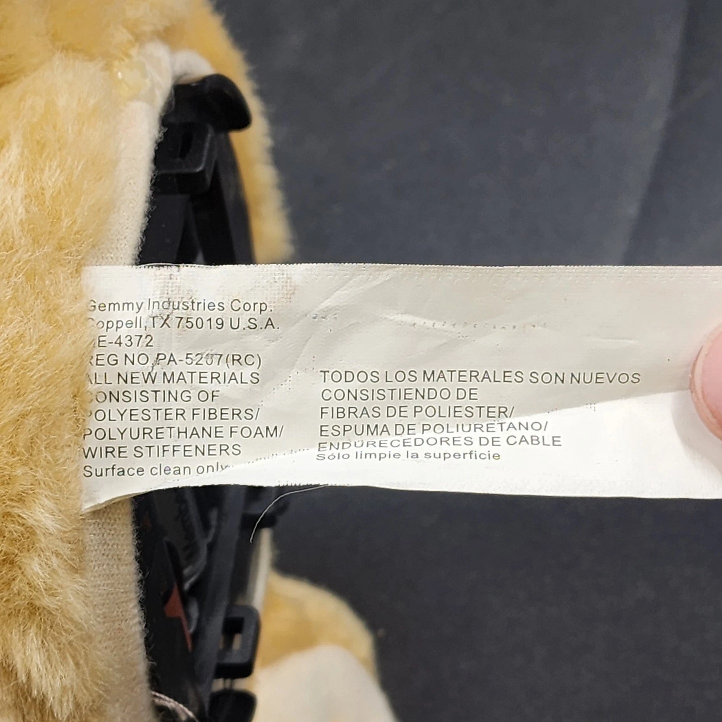 Gemmy Animated Golden Retriever Singing Christmas Plush Holiday Decor