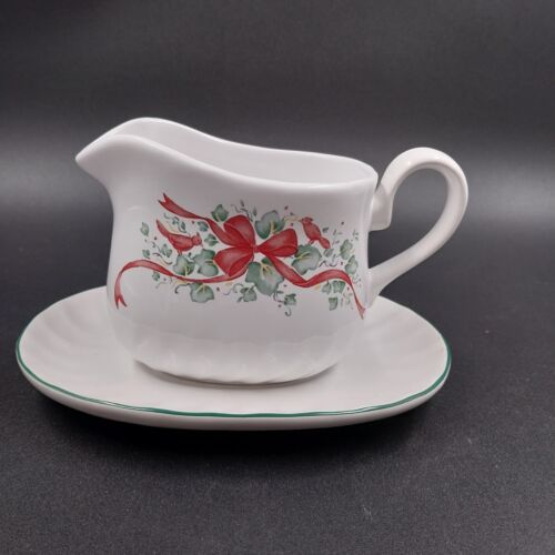 Corelle Coordinates Callaway Holiday Gravy Boat Set Christmas Decor Vintage