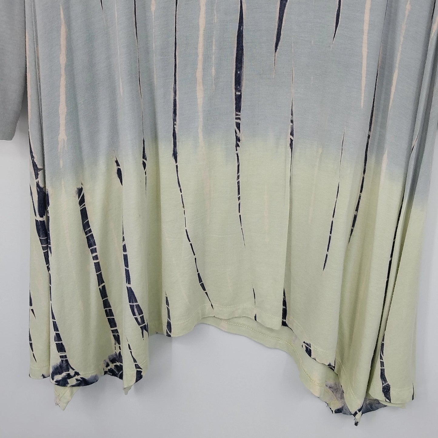 Nature Art by Lynn Yang Beaded Tunic Top Green Floral Women's Small 3/4 Sleeve