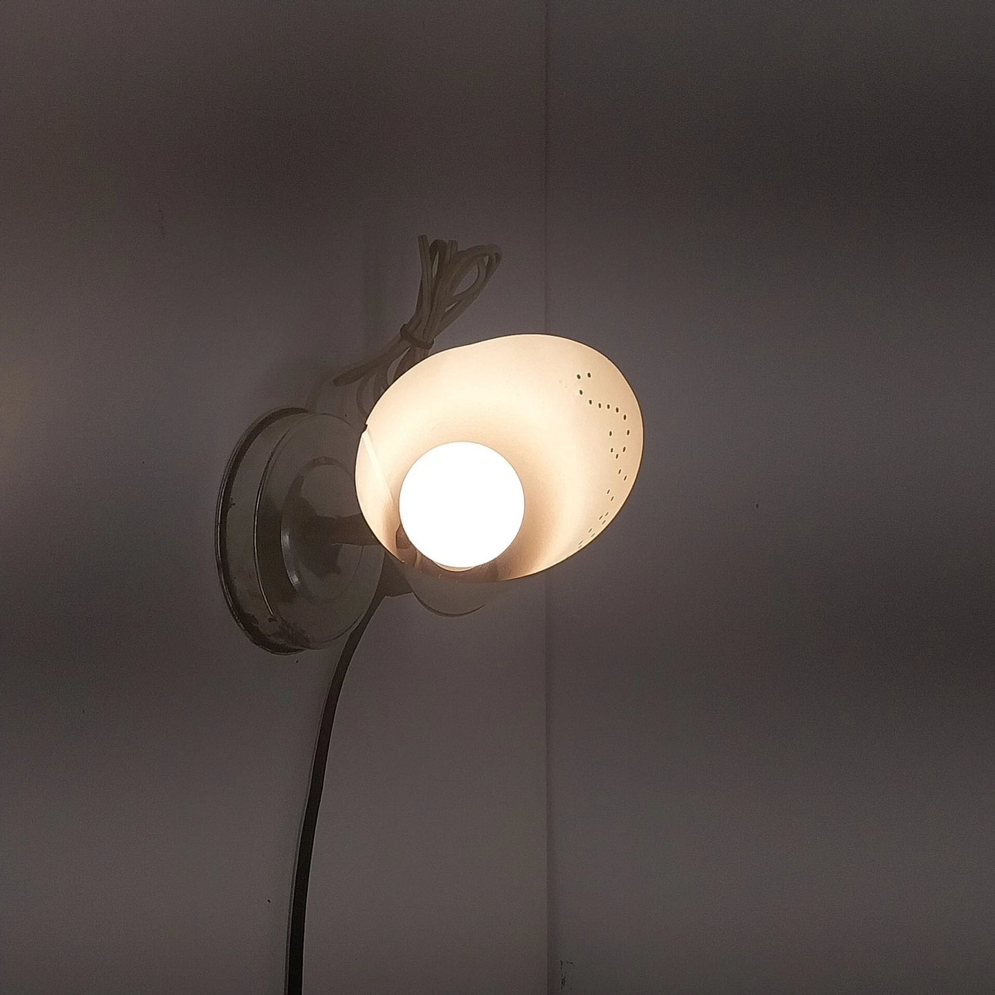 Atomic Cone Wall Lamp Adjustable Neck Chrome MCM Electric Plug-In Works Vintage
