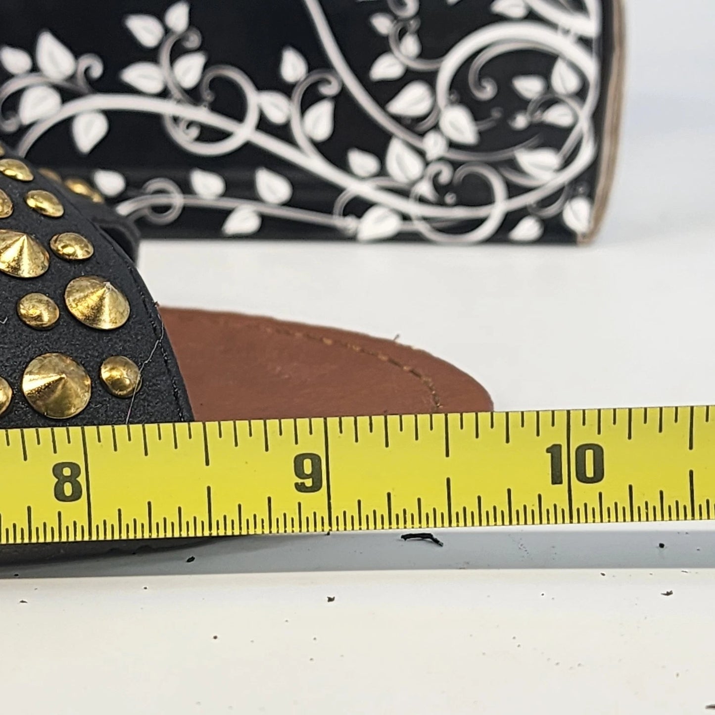 Anna CUTSY-4 Studded Sandals Womens Size 8 Black Gold NWT