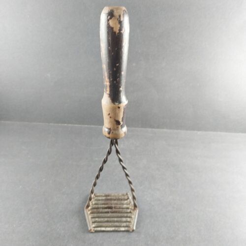 Metal Potato Masher Wood Handle Grate Style Twisted Vintage Kitchen Tool Smasher