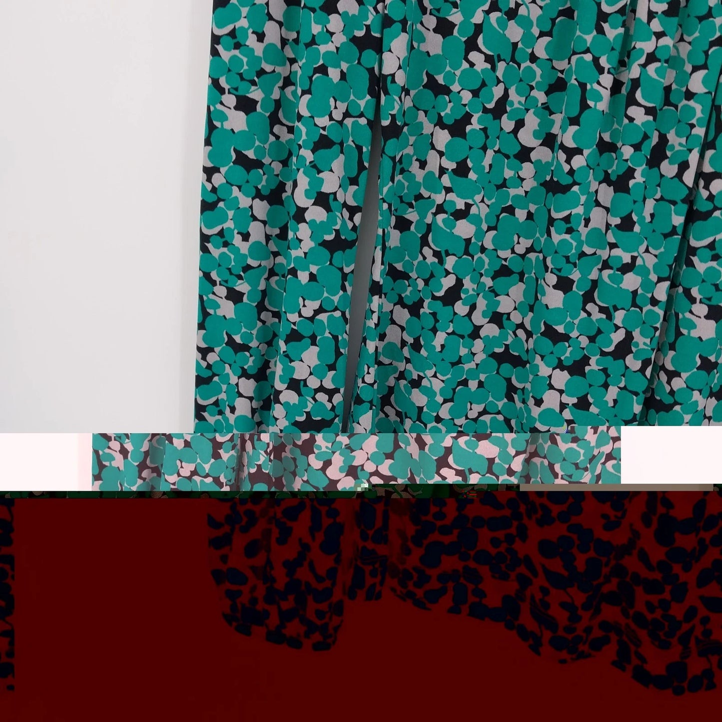 Worthington Stretch Green Abstract Print Blouse Women's Small V-Neck Long Sleeve