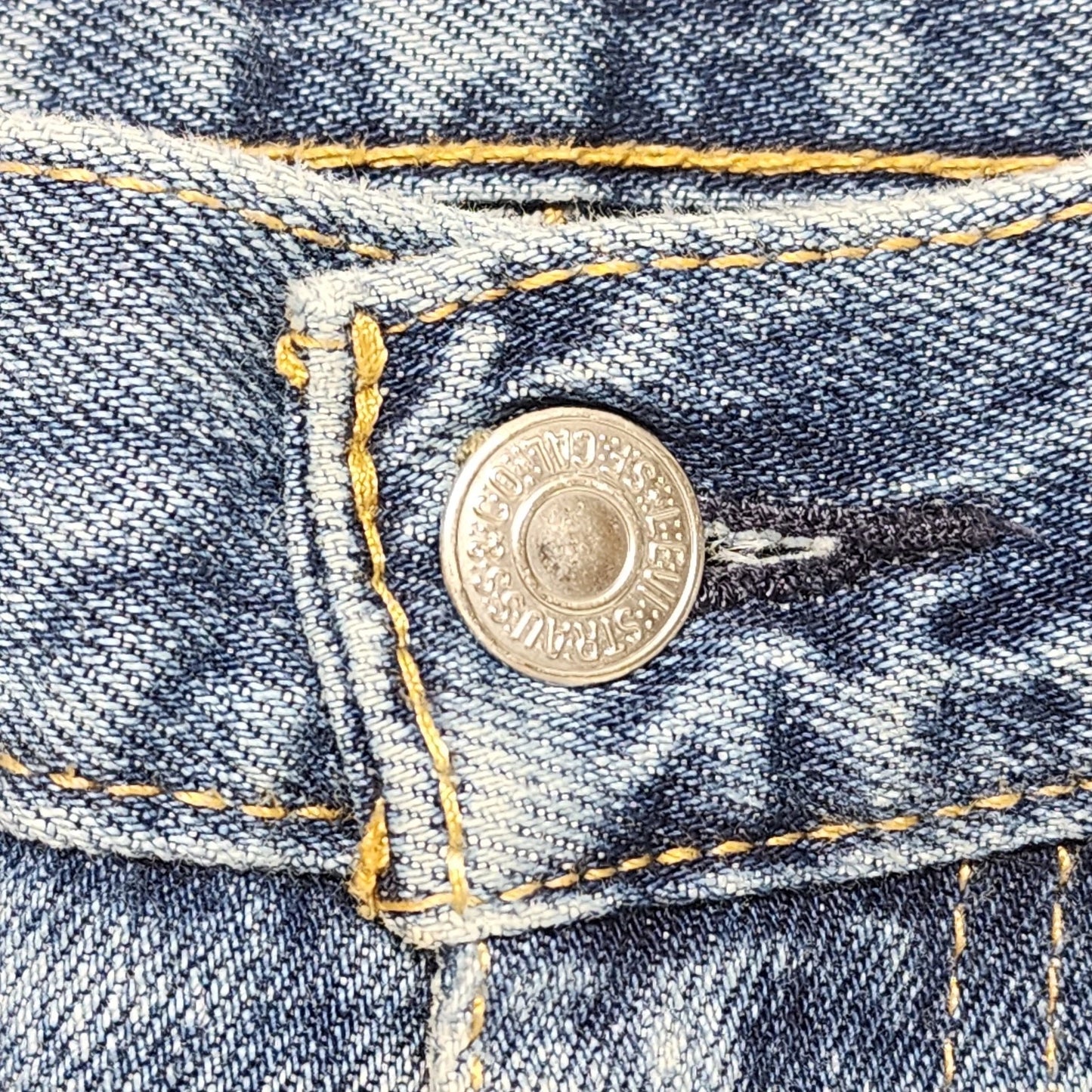Levi’s 505 Men Jeans 32x30 Light Wash Distressed Blue Denim Classic Straight Leg