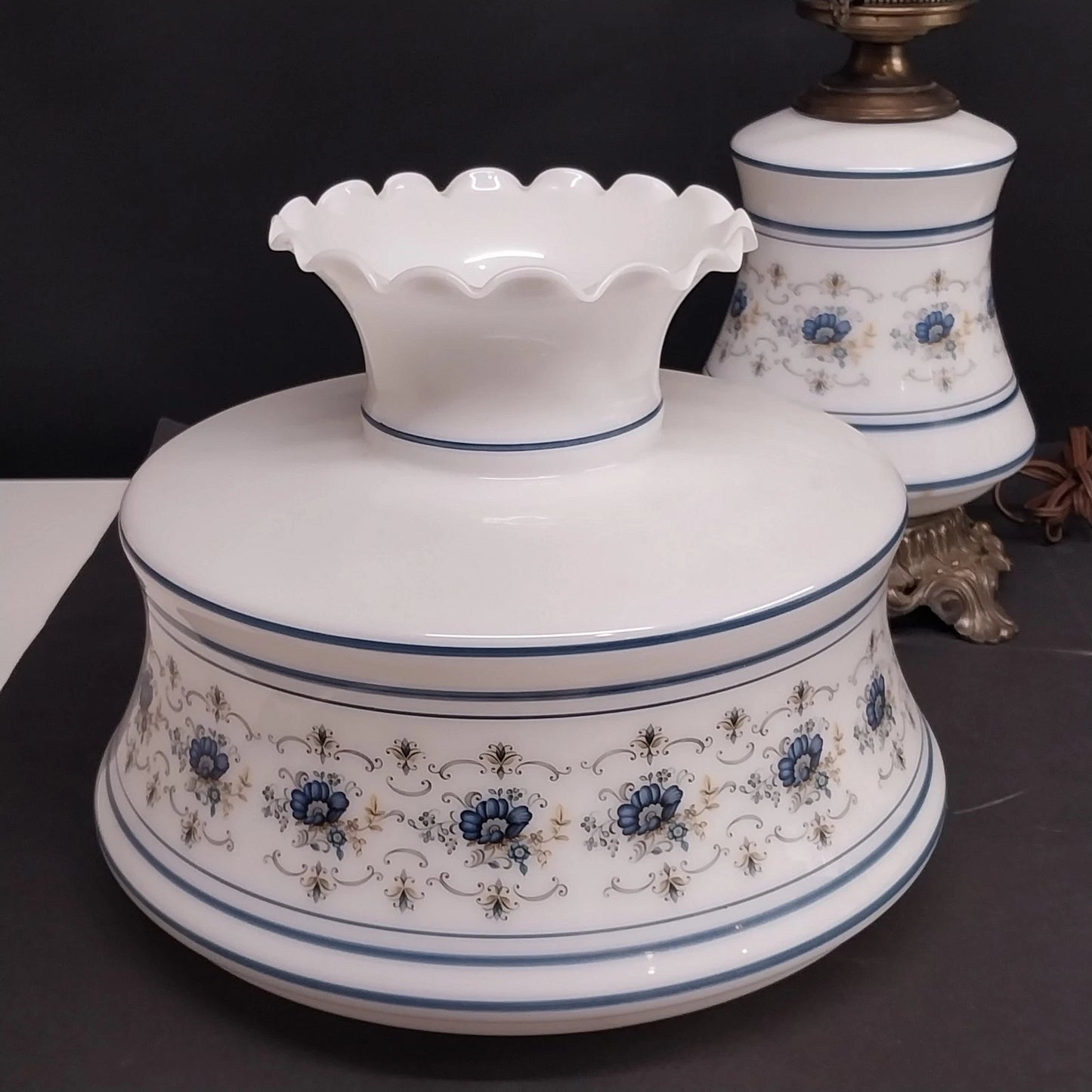 Quoizel Abigail Adams Blue Floral Milk Glass 3 Way Gone With The Wind Lamp Vtg