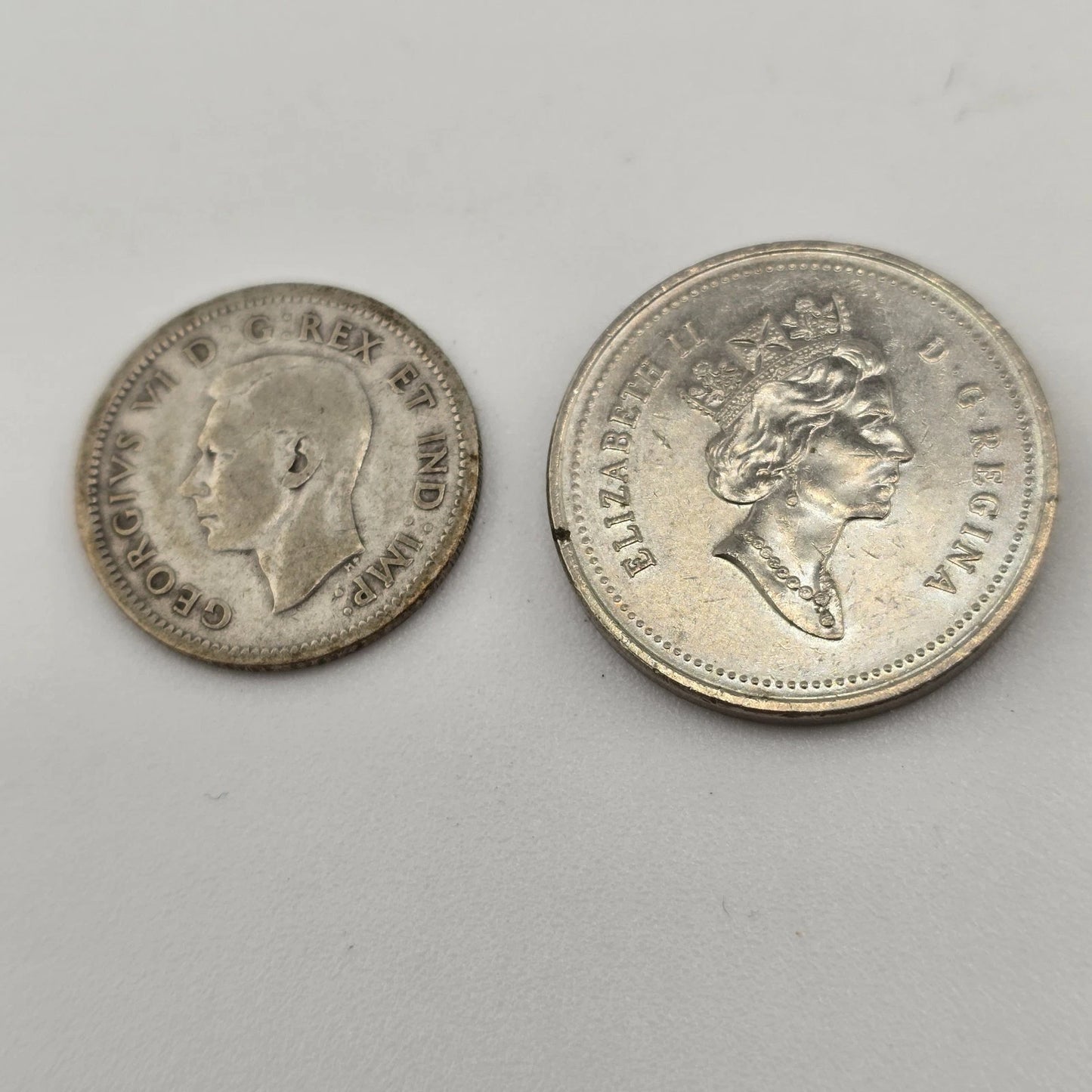 2 Canadian Coins 1999 5 Cents Beaver Queen and 1940 WWII 10 Cents King George VI