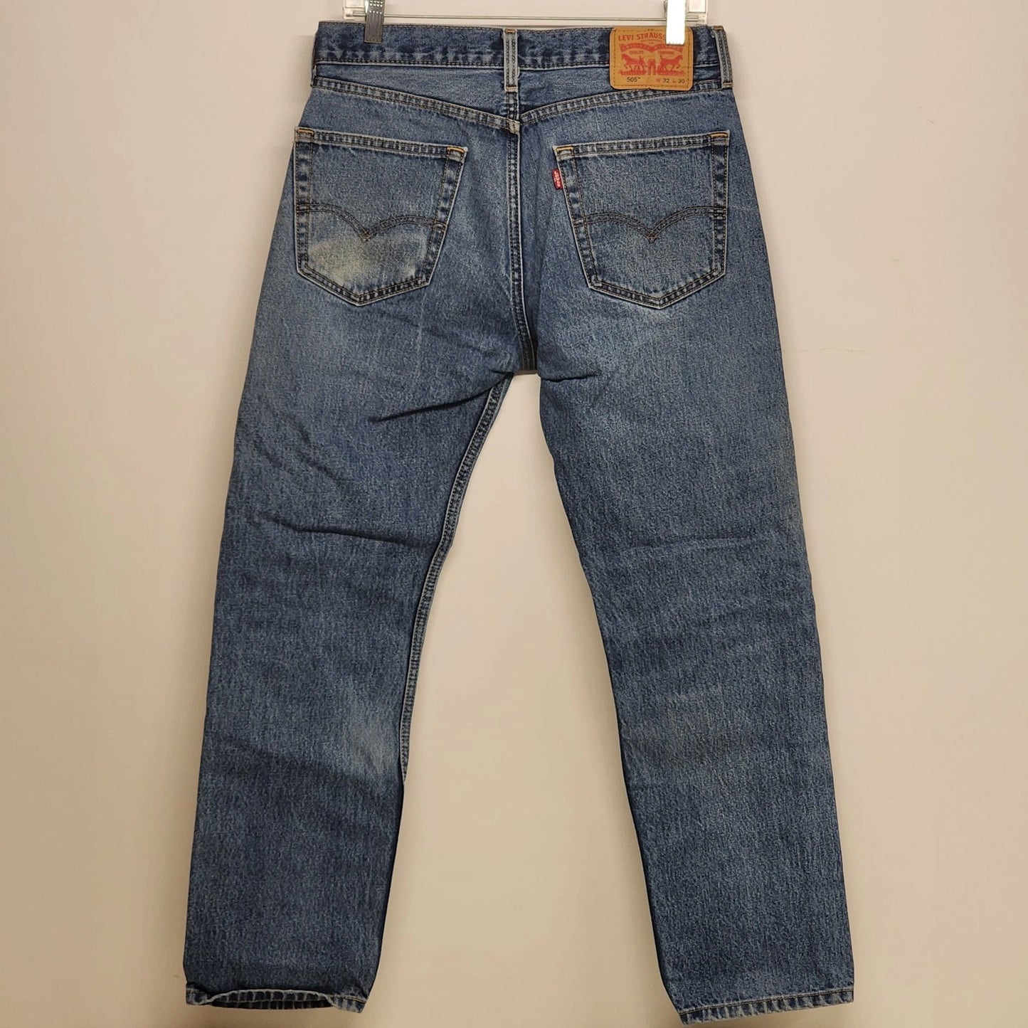 Levi’s 505 Men's 32x30 Straight Leg Jeans Distressed Blue Regular Minor Stain