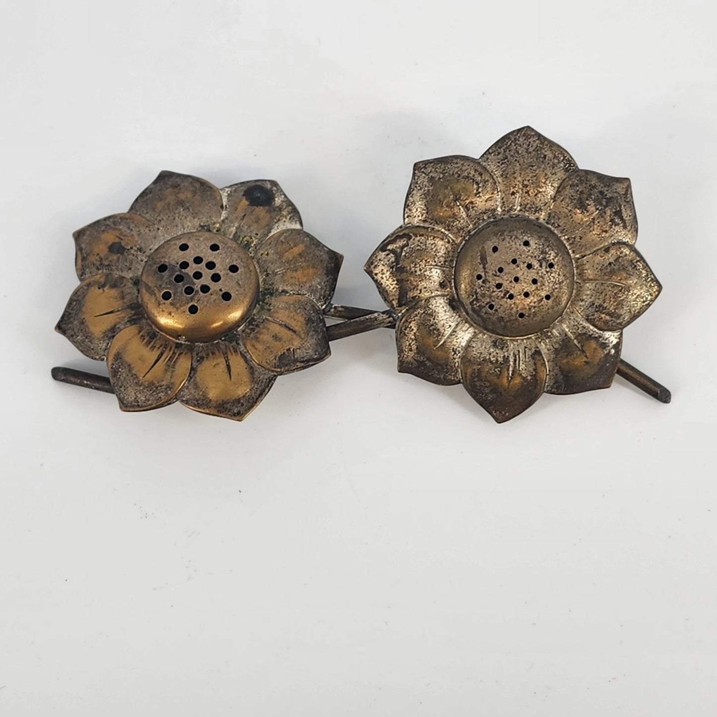 Metal Sunflower Salt & Pepper Shakers Set Flat Lay Twist Bottom Floral Tarnish