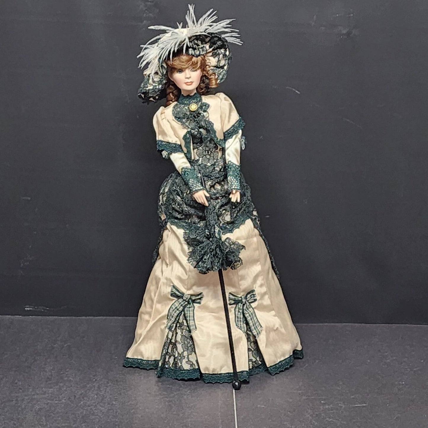 Franklin Heirloom Laureen Londonderry Doll 22 Musical Boxed