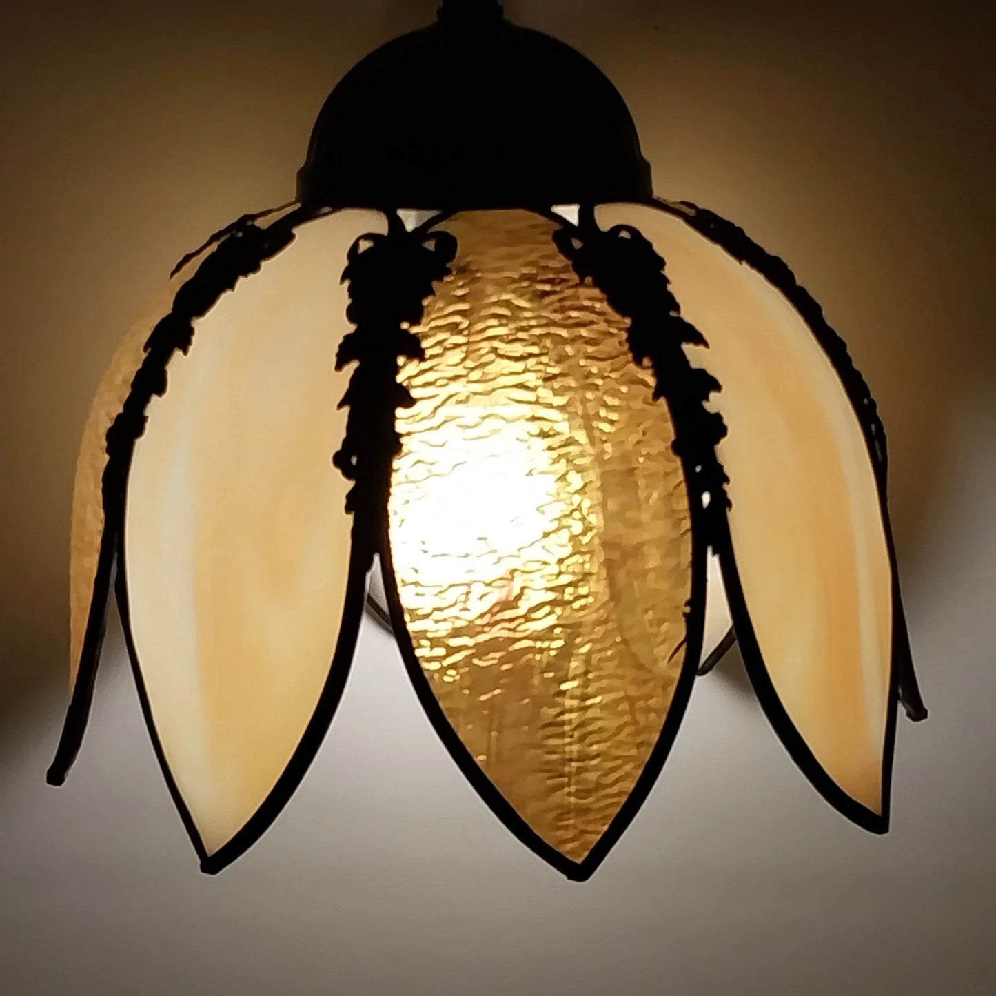 Tiffany Style Tulip Slag Glass Pendant Hanging Lamp 8 Panel Cream Amber 11" Vtg