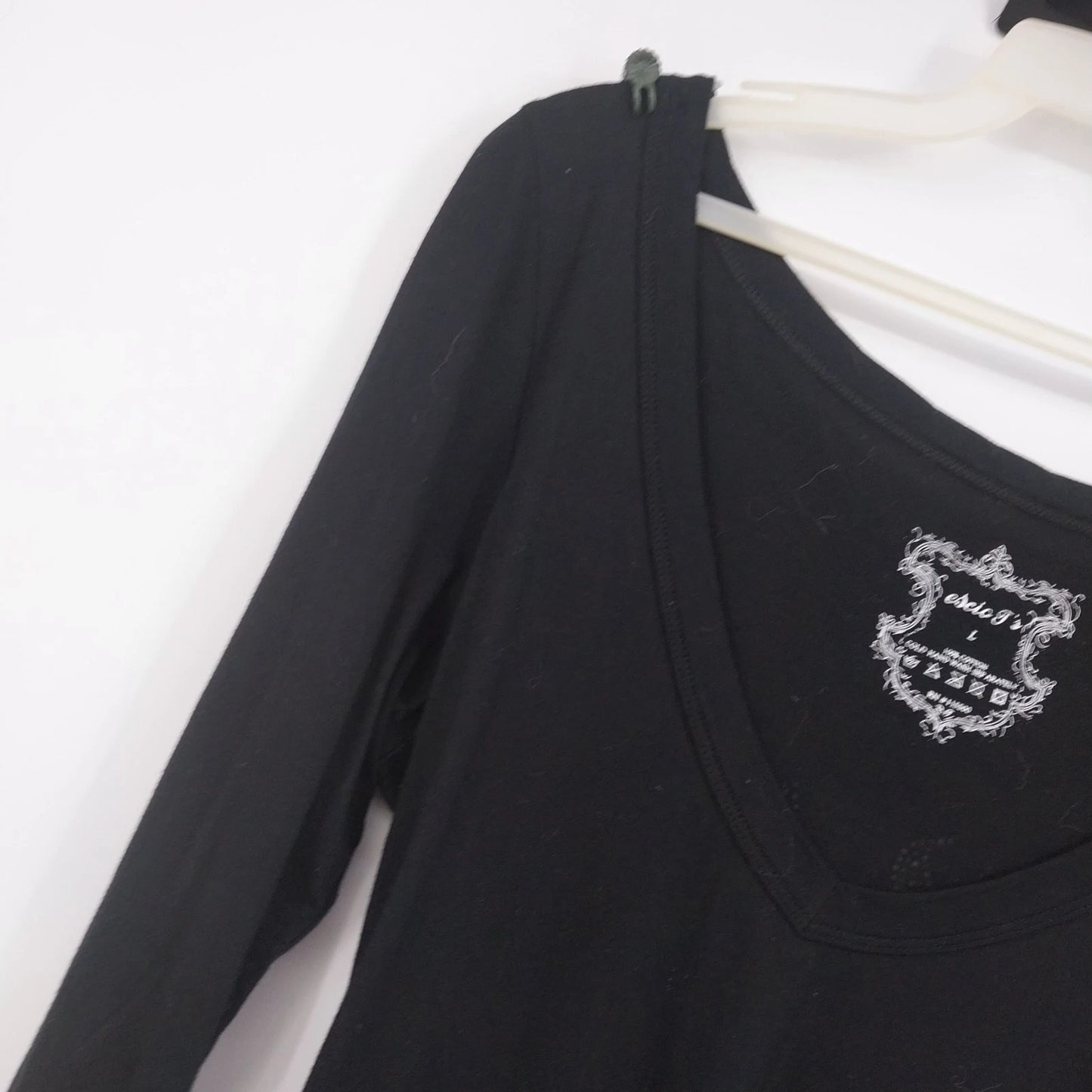 Escio-T Women's Black Rhinestone Endless Love Cross Heart Graphic Top Large