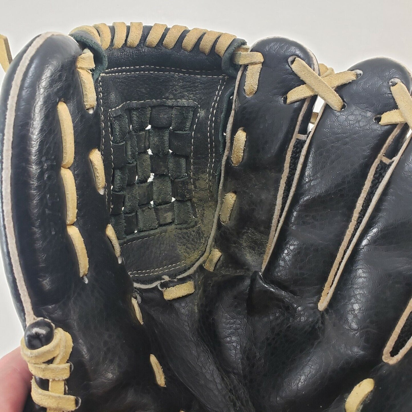 Louisville Slugger Helix HXB1050 10.5in Baseball Glove RHT
