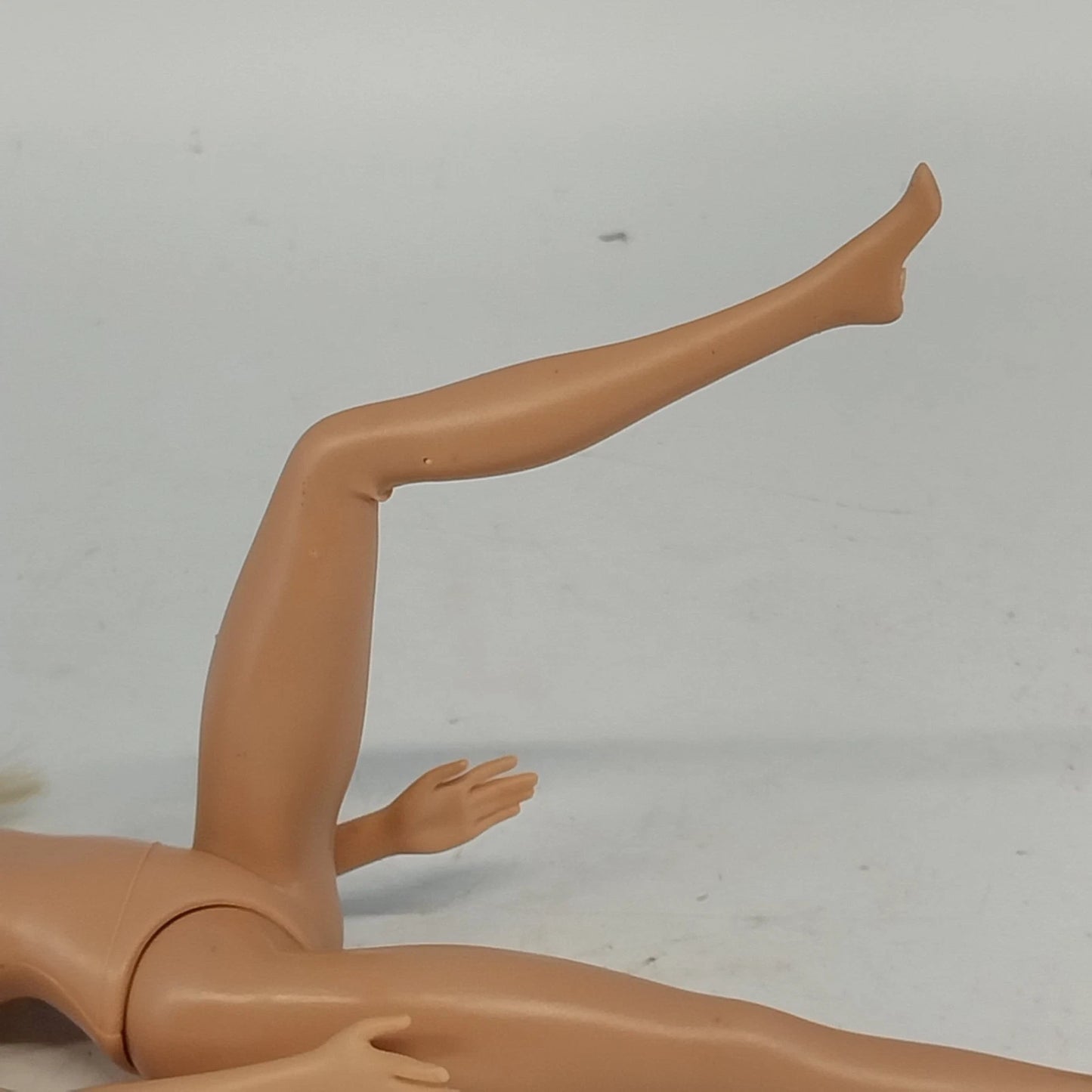 Mattel Barbie Blonde Doll Pink Lips Bendable Knees 2005 Head 2006 Body Nude Y2K