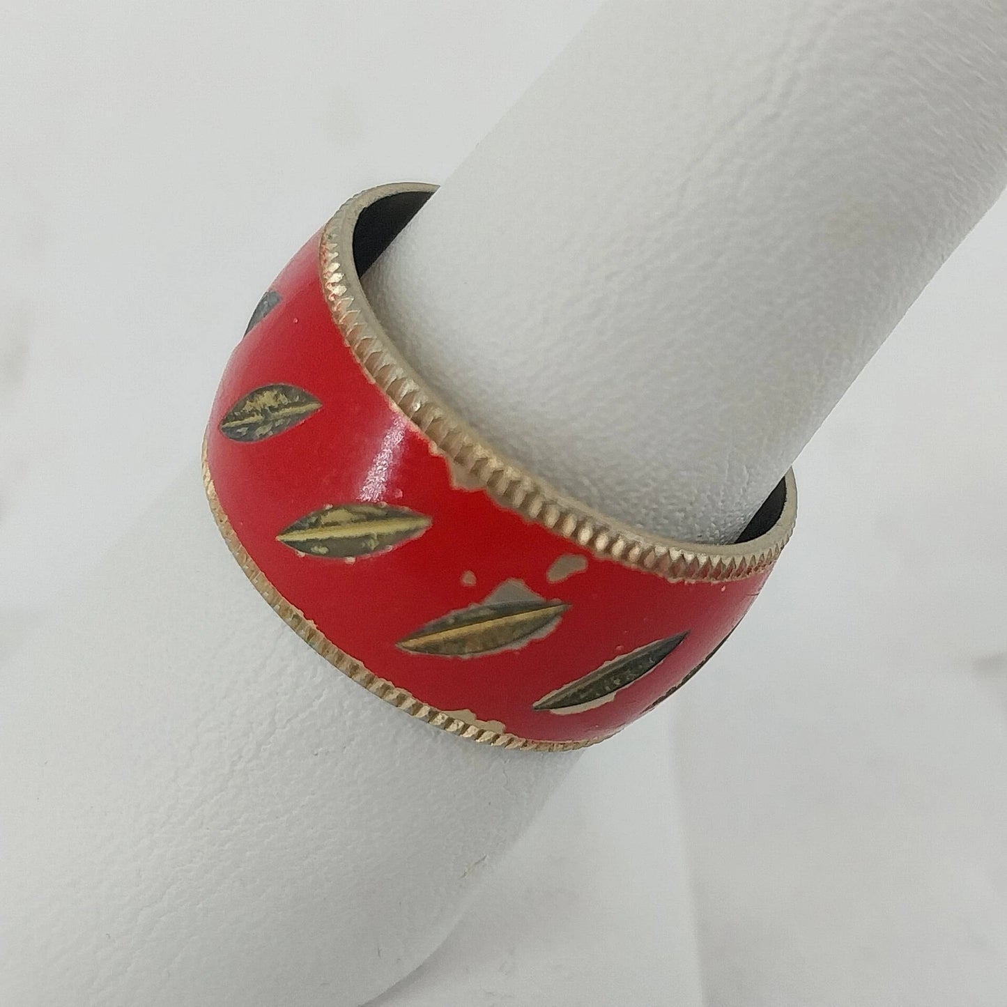 Red Enamel Wide Statement Ring Gold Tone Cutout Leaf Size 7 Vintage