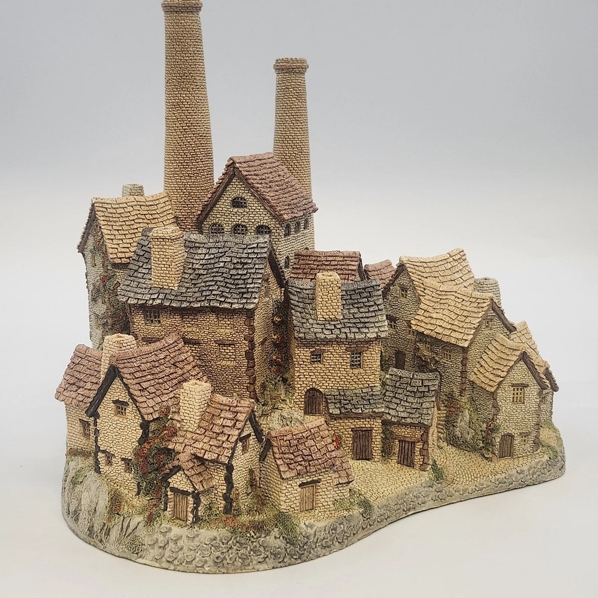 David Winter The Old Distillery Scottish Collection Cottage 10" England 1982