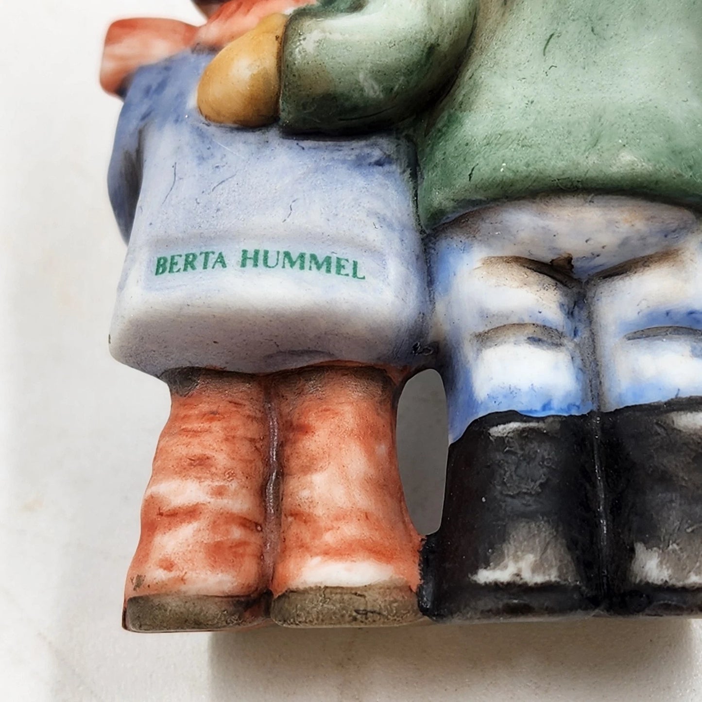 Berta Hummel HEAVENLY TRIO Ornament 1997 Goebel Carolers Cardinal Porcelain 3"