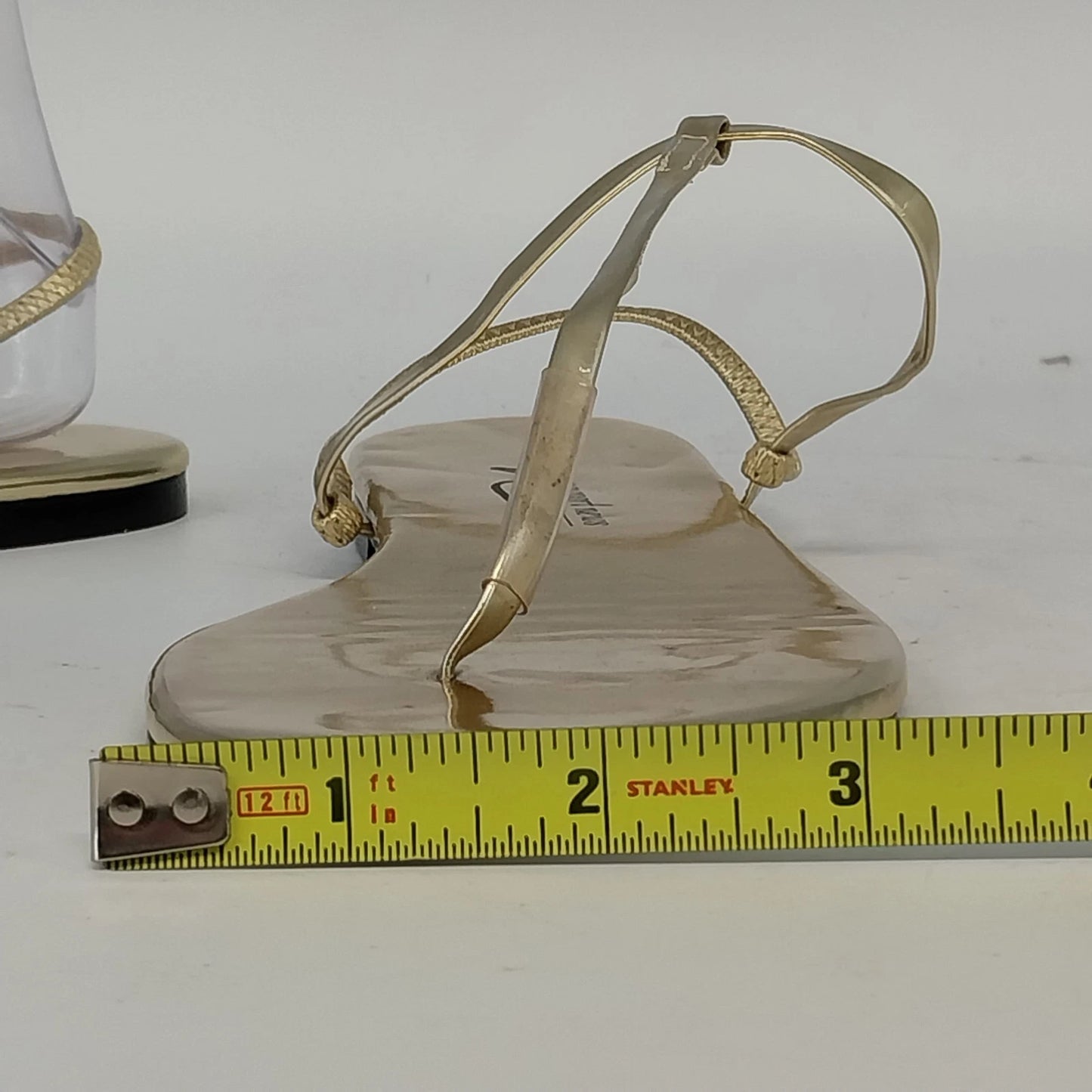 Newport News Sandals Gold T Strap Flat Easy Style Women's 7.5 All Man Made China