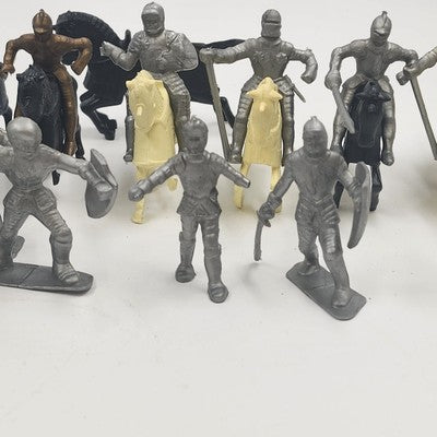 31-pc Medieval Soldier Infantry Knight Warrior Horses Figure Plastic Playset Toy