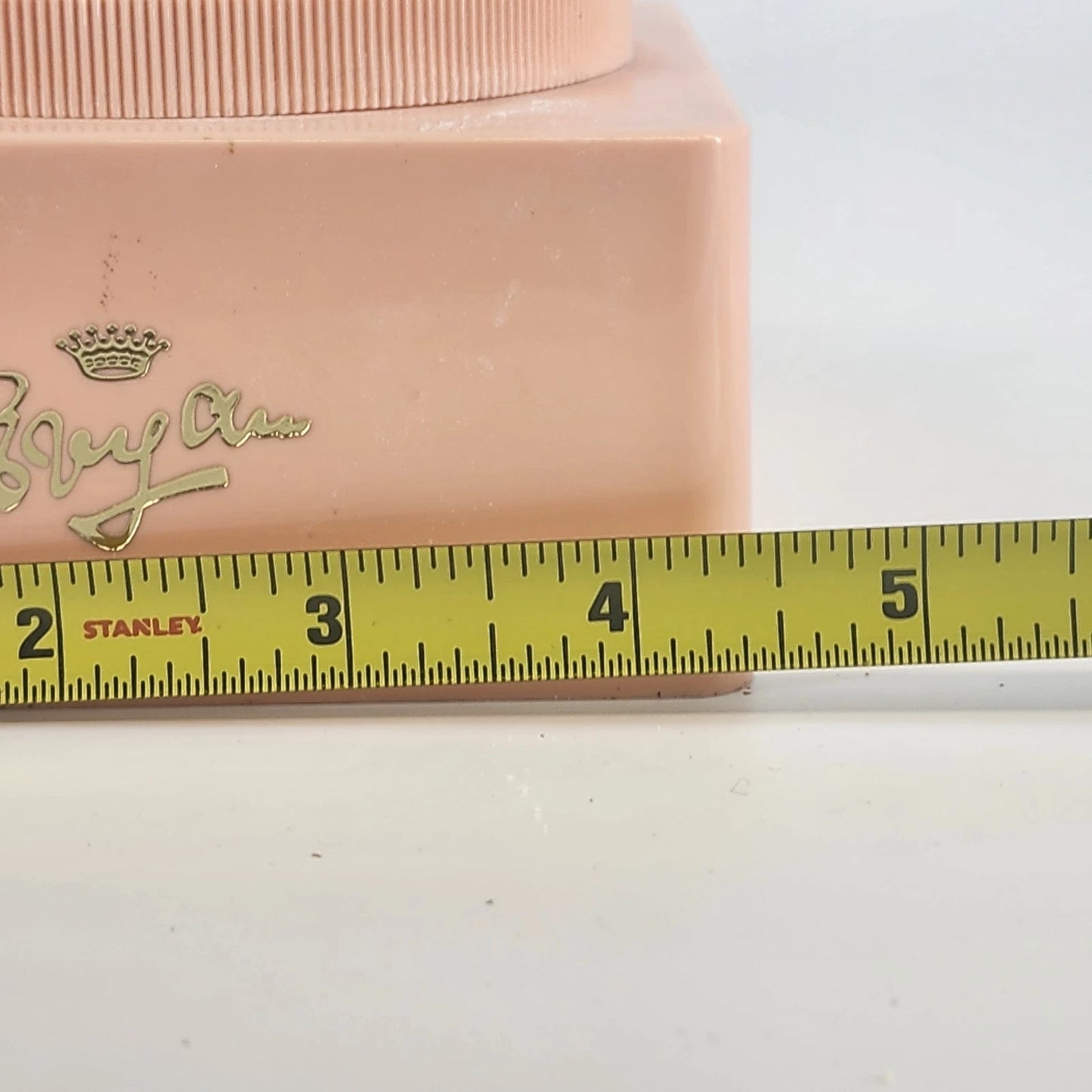 Evyan White Shoulders Pink Powder Box 1960s